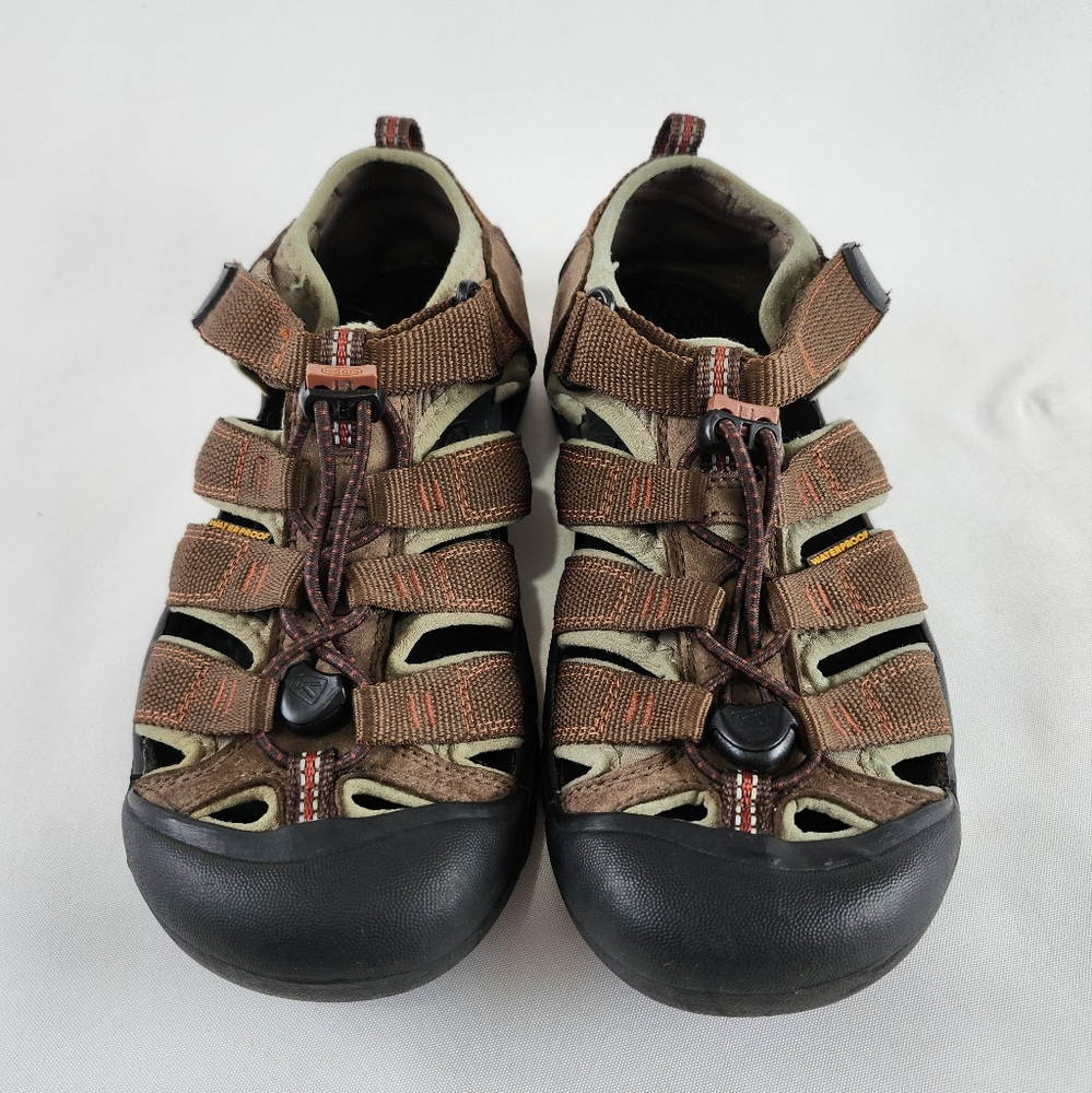 KEEN Newport H2 Outdoor Waterproof Hiking Sandals Green Brown Size 5 Close Toe